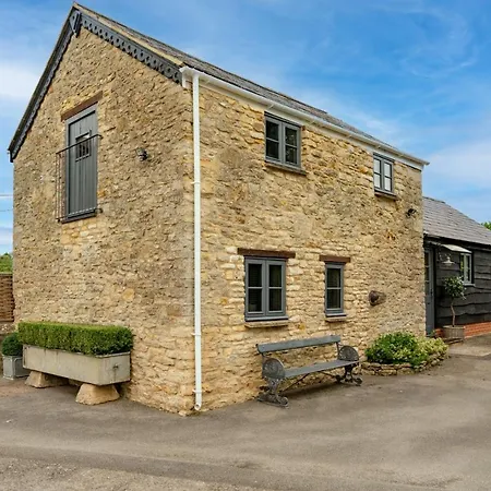Buff Lodge Tackley Exterior photo