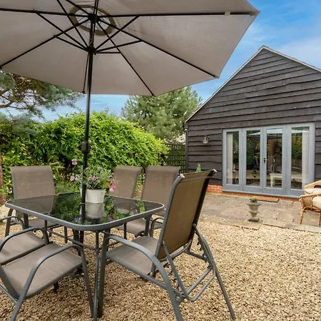Buff Lodge Tackley Exterior photo